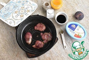 Бублик с куриной печенкой в карамели и творожным сыром Бублик с куриной печенкой в карамели и творожным сыром