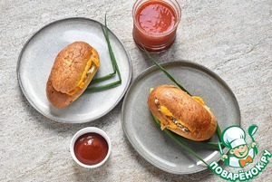 Булочка с фаршем и яйцом Булочка с фаршем и яйцом