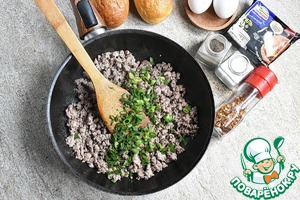 Булочка с фаршем и яйцом Булочка с фаршем и яйцом