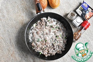 Булочка с фаршем и яйцом Булочка с фаршем и яйцом