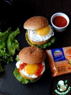 Бургер с колбасой и яйцом Бургер с колбасой и яйцом