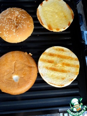 Бургер с колбасой и яйцом Бургер с колбасой и яйцом