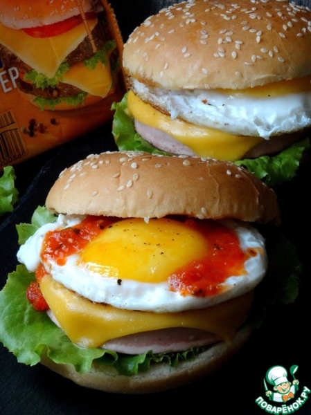 Бургер с колбасой и яйцом Бургер с колбасой и яйцом