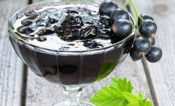 Классическое варенье пятиминутка из черной смородины Классическое варенье пятиминутка из черной смородины