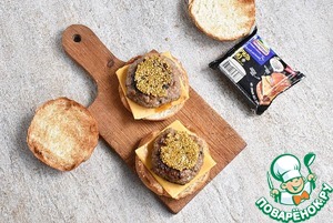 Чизбургер с маринованной котлетой