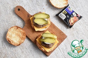 Чизбургер с маринованной котлетой