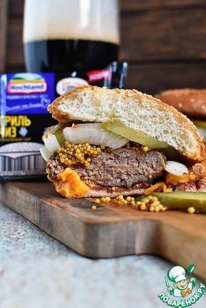 Чизбургер с маринованной котлетой