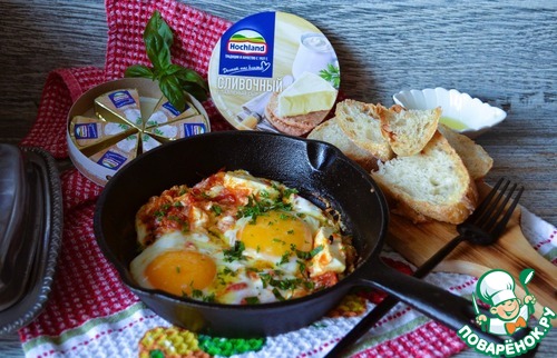 Яичница с плавленым сыром и овощами