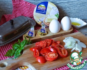 Яичница с плавленым сыром и овощами