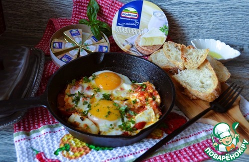 Яичница с плавленым сыром и овощами