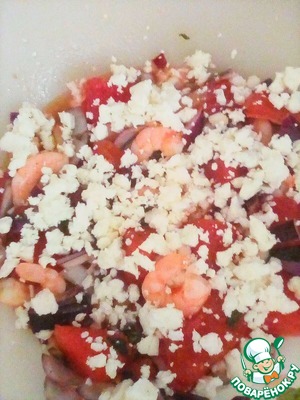 Креветки с арбузом и сыром Фета