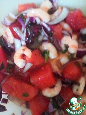 Креветки с арбузом и сыром Фета