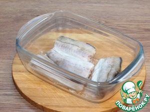 Минтай под шапочкой с сырным соусом