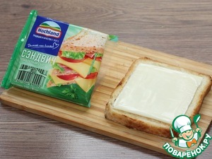 Сэндвич с карамельной брусникой и сыром Сэндвич с карамельной брусникой и сыром