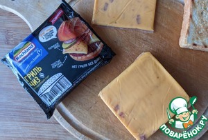 Сэндвич с сыром и запечёнными томатами