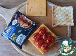 Сэндвич с сыром и запечёнными томатами