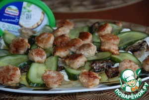 Теплый салат с мясными шариками Теплый салат с мясными шариками