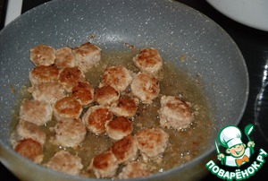 Теплый салат с мясными шариками Теплый салат с мясными шариками