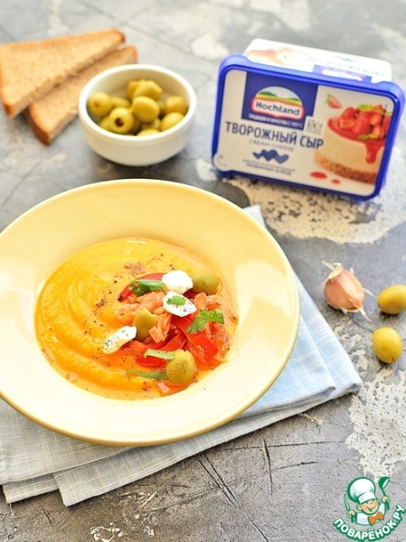 Тыквенный крем-суп с форелью и творожным сыром