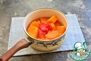 Тыквенный крем-суп с форелью и творожным сыром