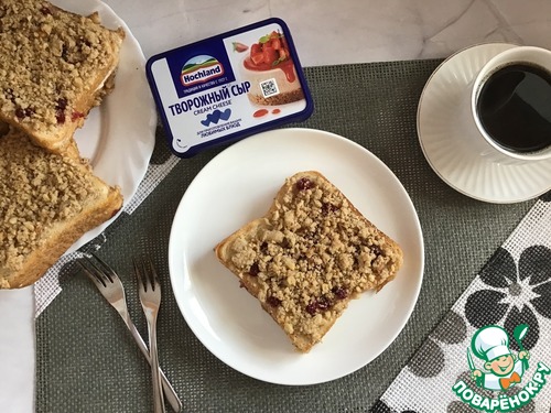 Запеченный французский тост с брусникой и творожным сыром Запеченный французский тост с брусникой и творожным сыром