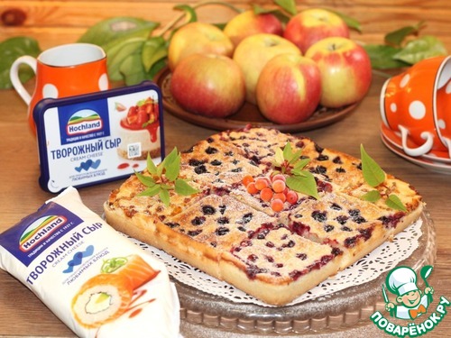 Пирог с кремом и мелкими ягодами Пирог с кремом и мелкими ягодами