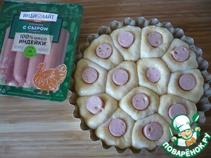 Пирог отрывной с сосисками и сыром