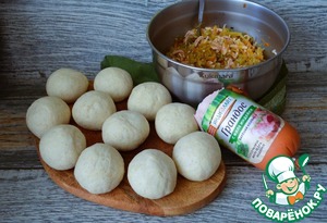 Жареные пирожки с капустой и колбасой