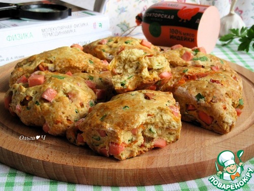 Сконы с колбасой и вялеными томатами Сконы с колбасой и вялеными томатами