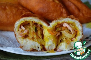 Жареные пирожки с капустой и колбасой