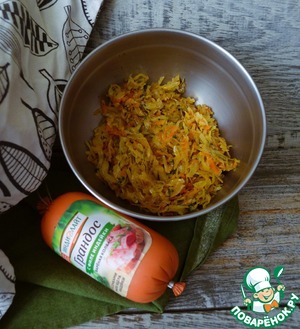 Жареные пирожки с капустой и колбасой