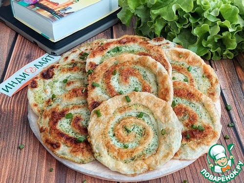 Слоеные лепешки с индейкой и сыром Слоеные лепешки с индейкой и сыром