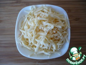 Пирог отрывной с сосисками и сыром