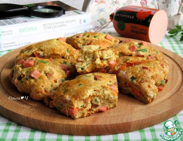 Сконы с колбасой и вялеными томатами Сконы с колбасой и вялеными томатами