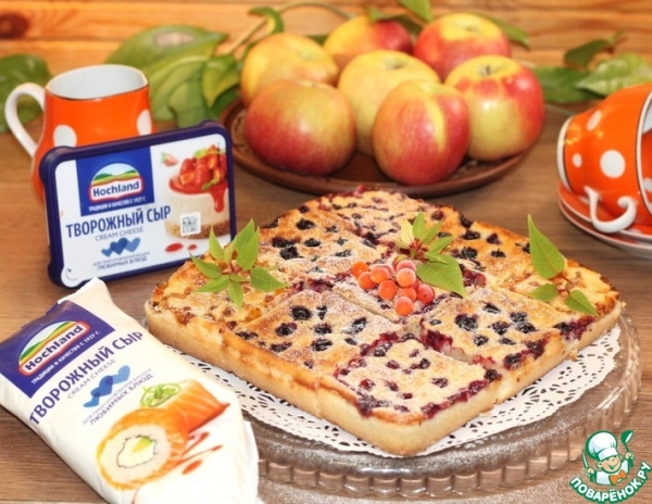 Пирог с кремом и мелкими ягодами Пирог с кремом и мелкими ягодами