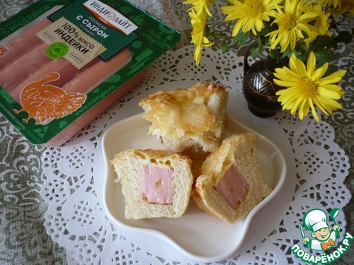 Пирог отрывной с сосисками и сыром