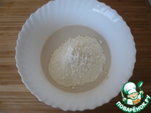 Пирог отрывной с сосисками и сыром