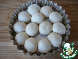 Пирог отрывной с сосисками и сыром