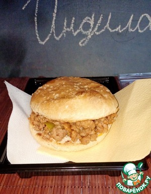 Бургер с индейкой и оливками Бургер с индейкой и оливками