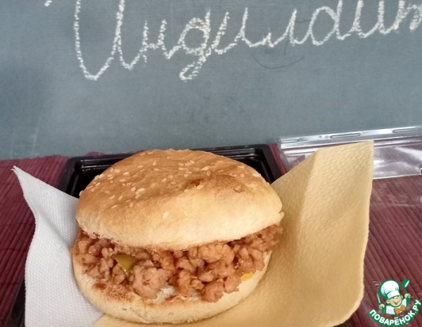 Бургер с индейкой и оливками Бургер с индейкой и оливками