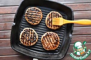 Бургеры с индейкой терияки и ананасами