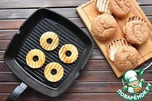 Бургеры с индейкой терияки и ананасами