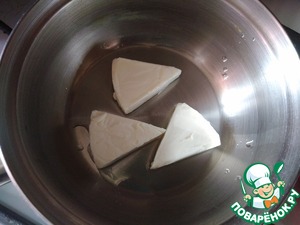 Бутерброд с плавленным сыром и шпротами