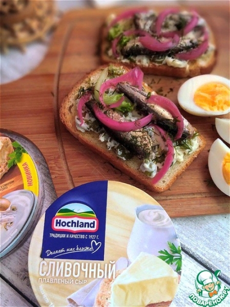 Бутерброд с плавленным сыром и шпротами