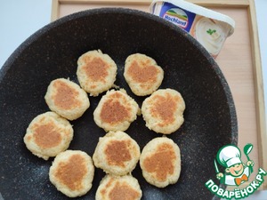 Сырное печенье на сковороде