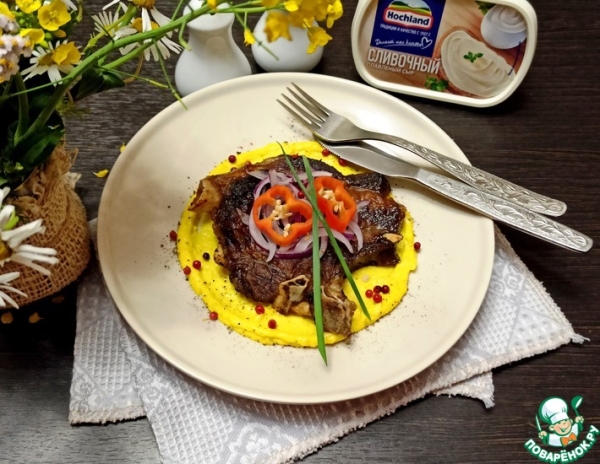 Говяжья корейка с сырным соусом Говяжья корейка с сырным соусом