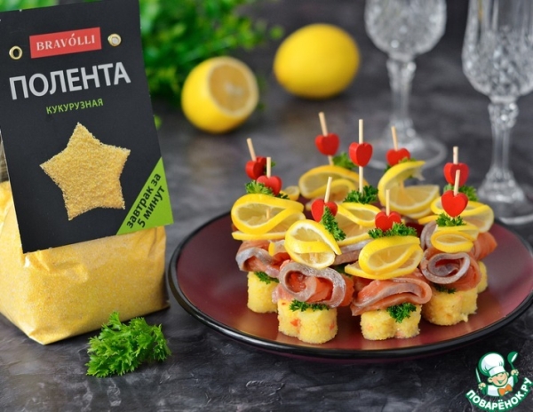 Канапе с лососем на кукукрузной поленте Канапе с лососем на кукукрузной поленте