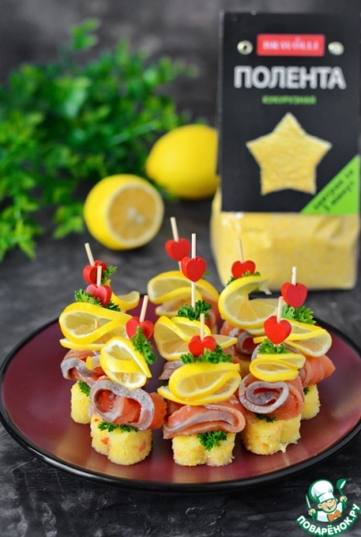 Канапе с лососем на кукукрузной поленте Канапе с лососем на кукукрузной поленте