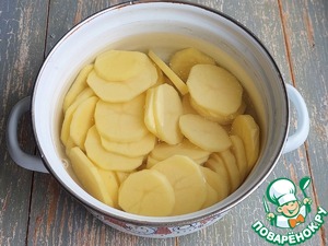 Картофель с фрикадельками в сырно-томатном соусе Картофель с фрикадельками в сырно-томатном соусе