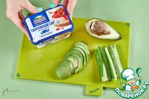 Кето-онигирацу с форелью Кето-онигирацу с форелью